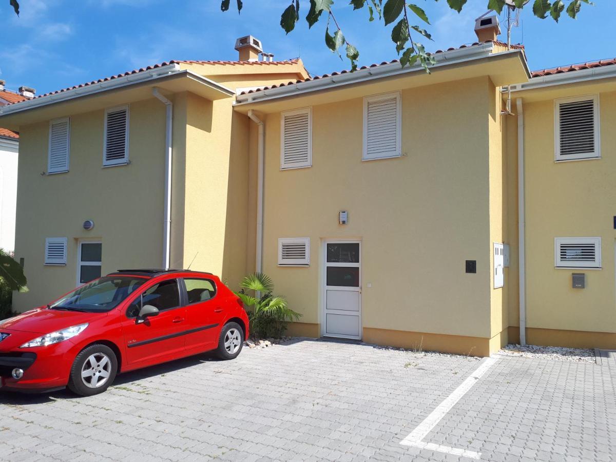 Apartment Betty Малинска Экстерьер фото