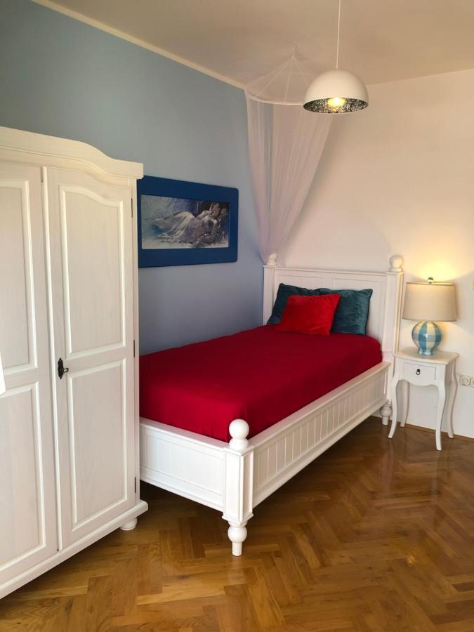 Apartment Betty Малинска Экстерьер фото