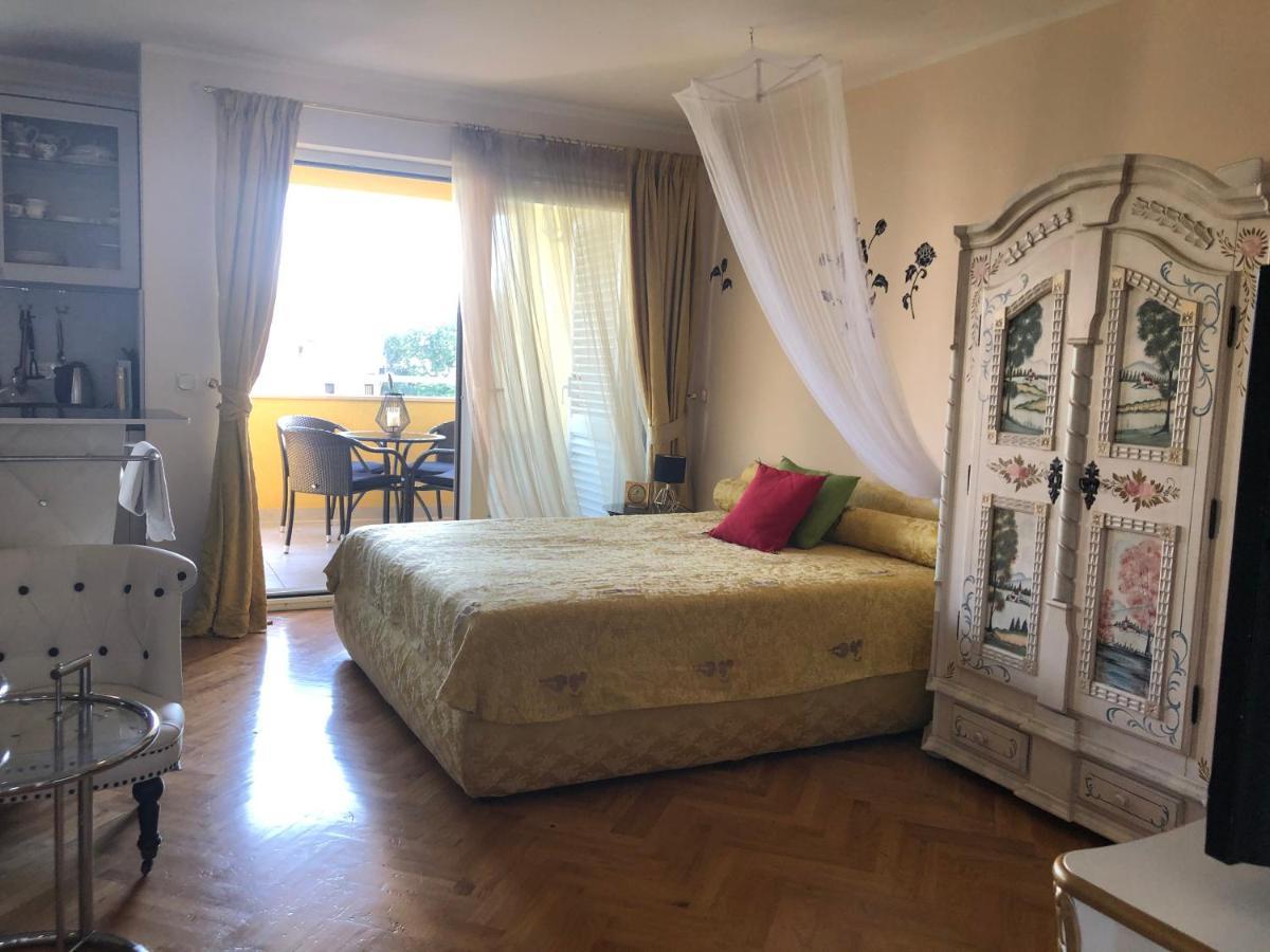 Apartment Betty Малинска Экстерьер фото