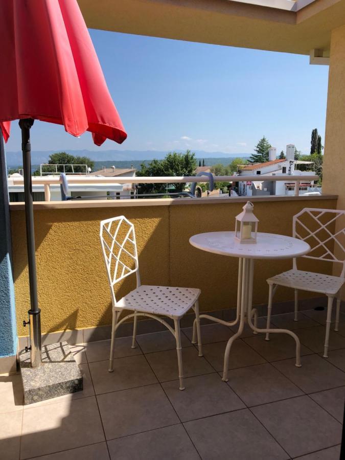 Apartment Betty Малинска Экстерьер фото