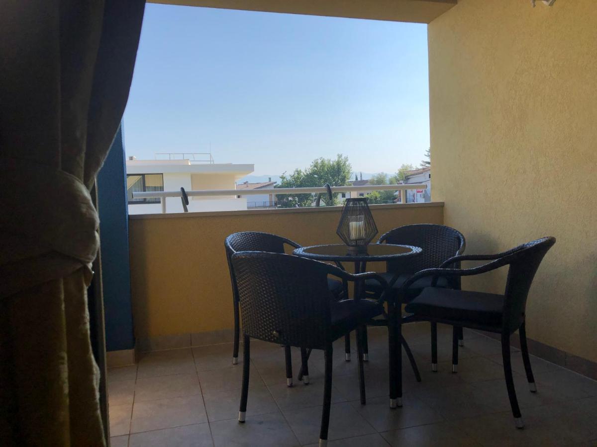 Apartment Betty Малинска Экстерьер фото