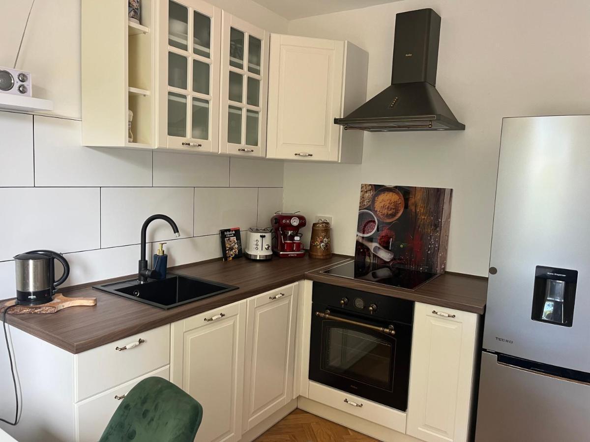 Apartment Betty Малинска Экстерьер фото