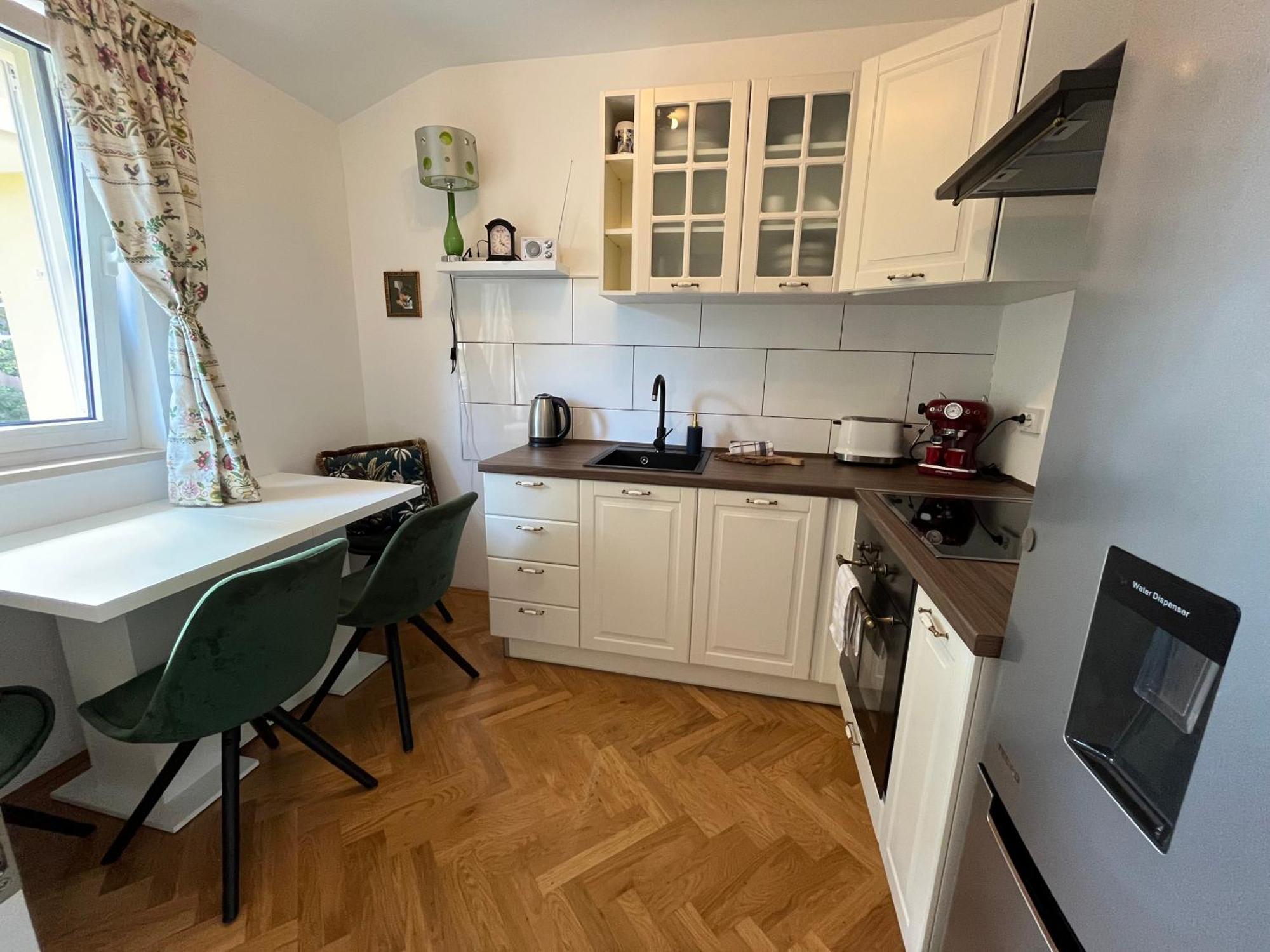 Apartment Betty Малинска Экстерьер фото